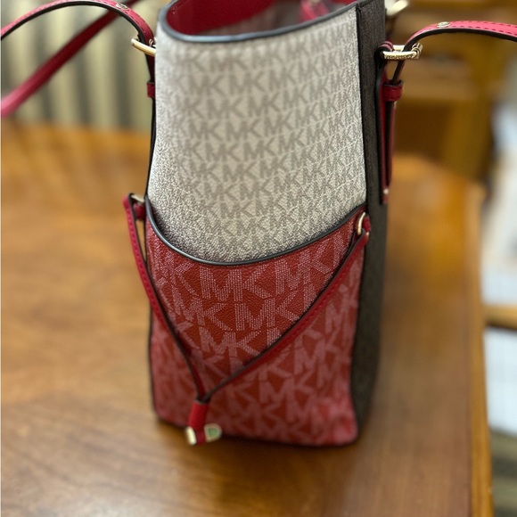 Michae Kors red and cream shades - Picture 3 of 16